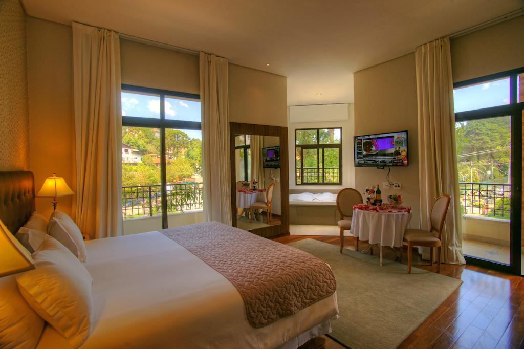 Quarto Premium com Cama de Casal ou 2 de Solteiro
