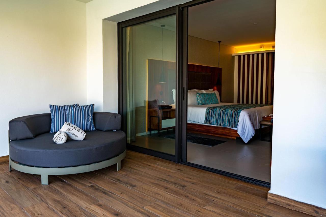 Suíte Elegance VIP com Acesso Direto à Piscina, Banheira de Hidromassagem ao Ar Livre e Wi-Fi Gratuito - Apenas Adultos (Maiores de 18 Anos)