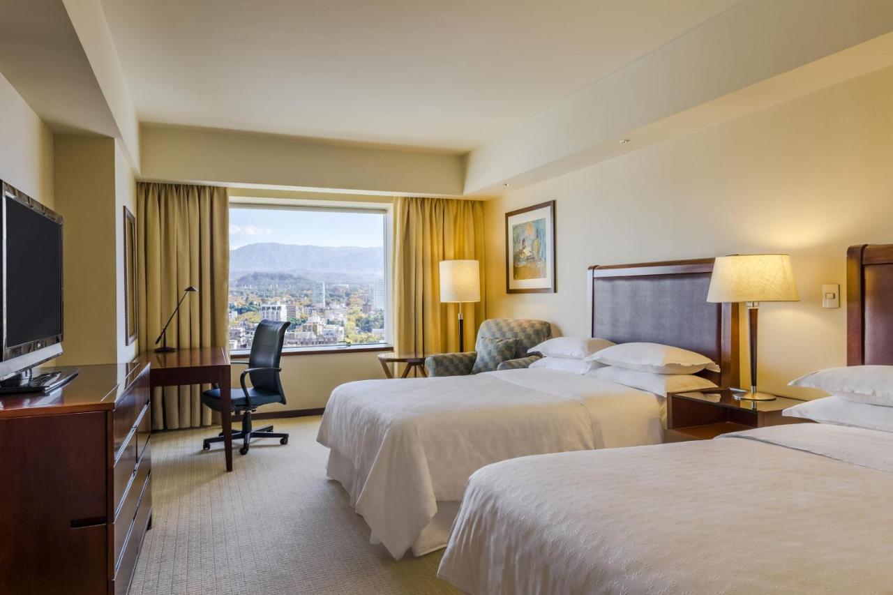Quarto com 2 Camas de Solteiro