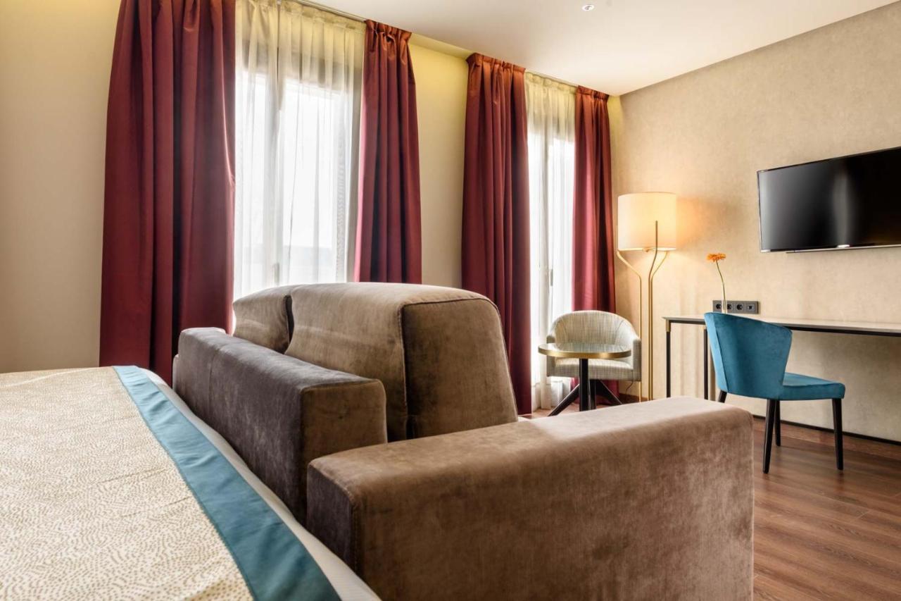 Family Room,1215925804:JPEG