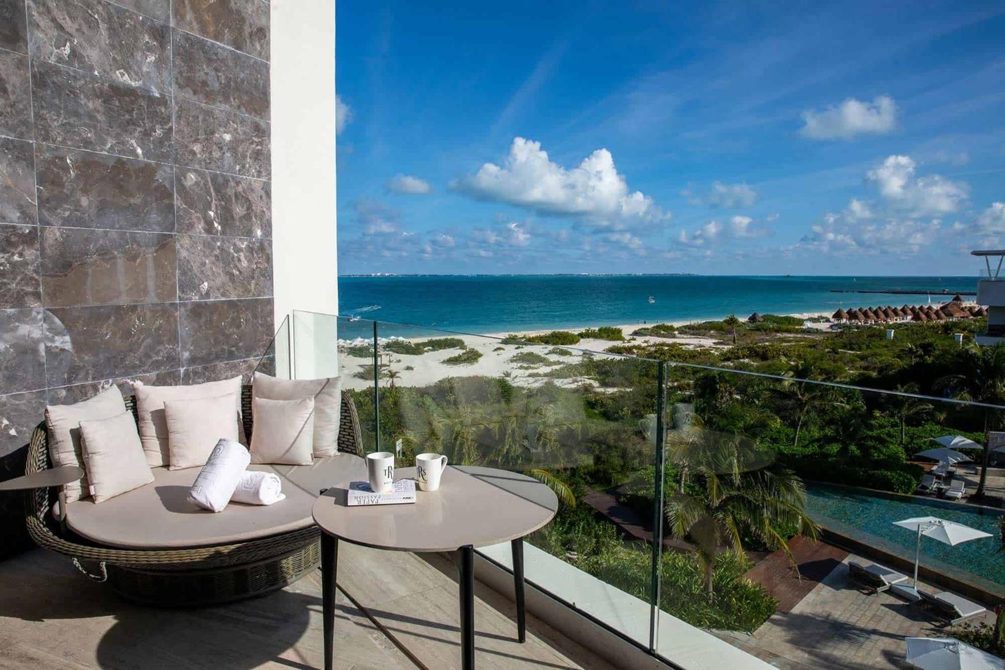 Suíte Loft com Terraço, Banheira de Hidromassagem e Vista do Mar