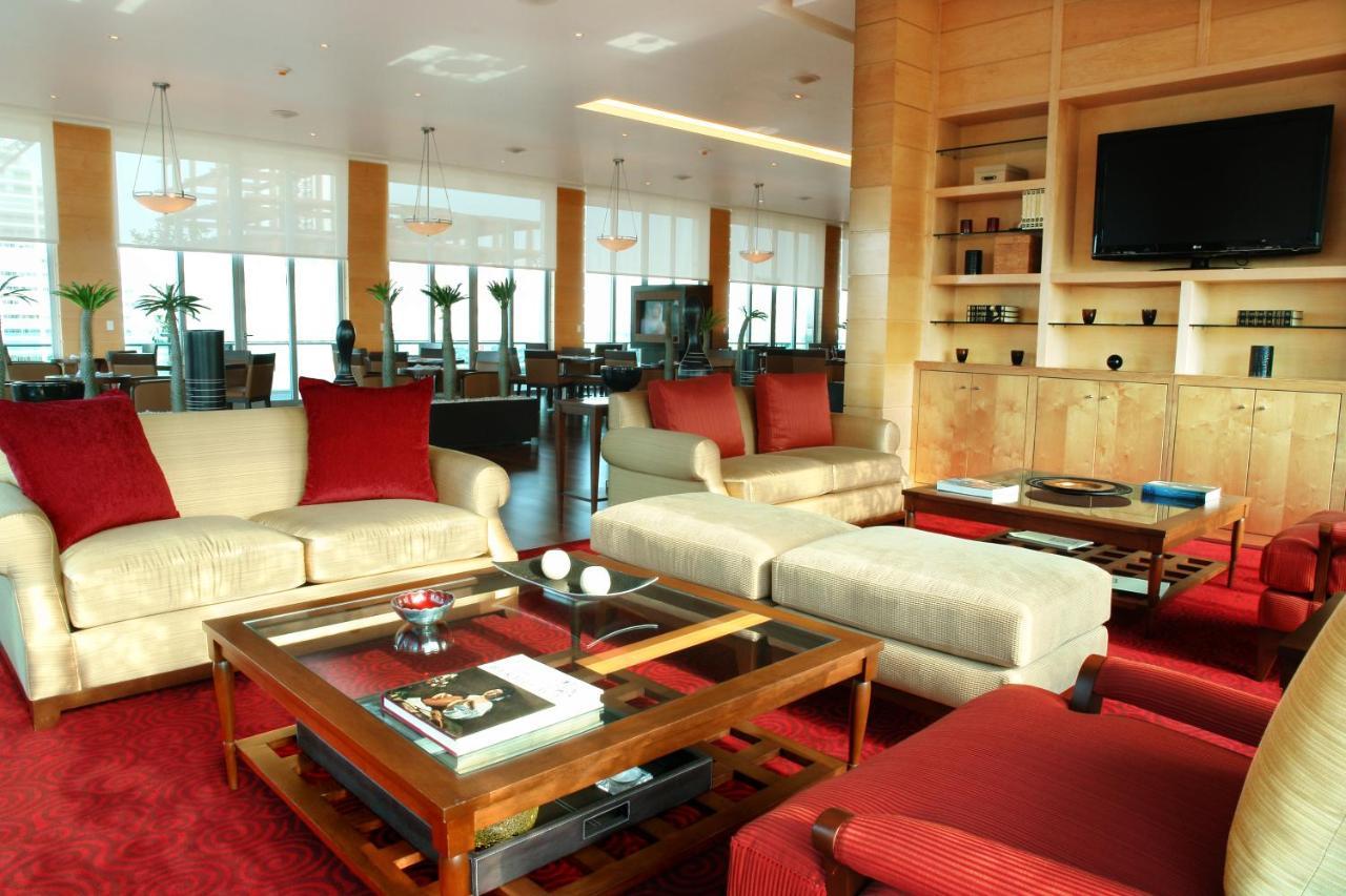 Executive lounge access, 1 King, Corner room