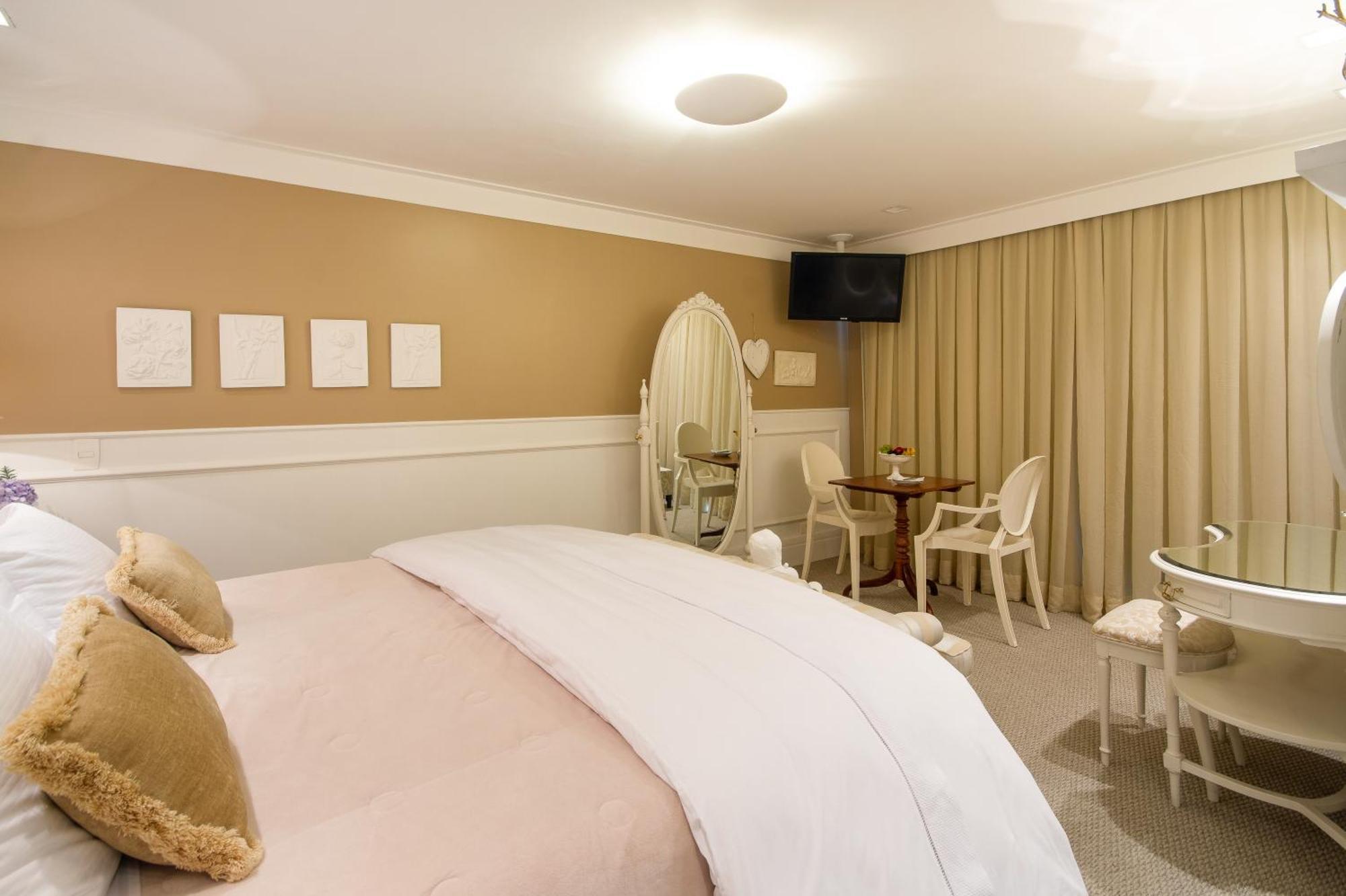 Suite,1500629446:JPEG