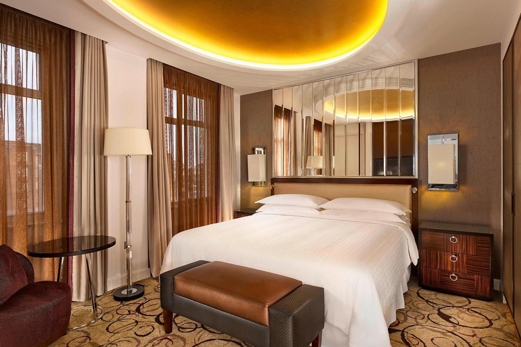 Superior King Room with Park View,1516356904:JPEG