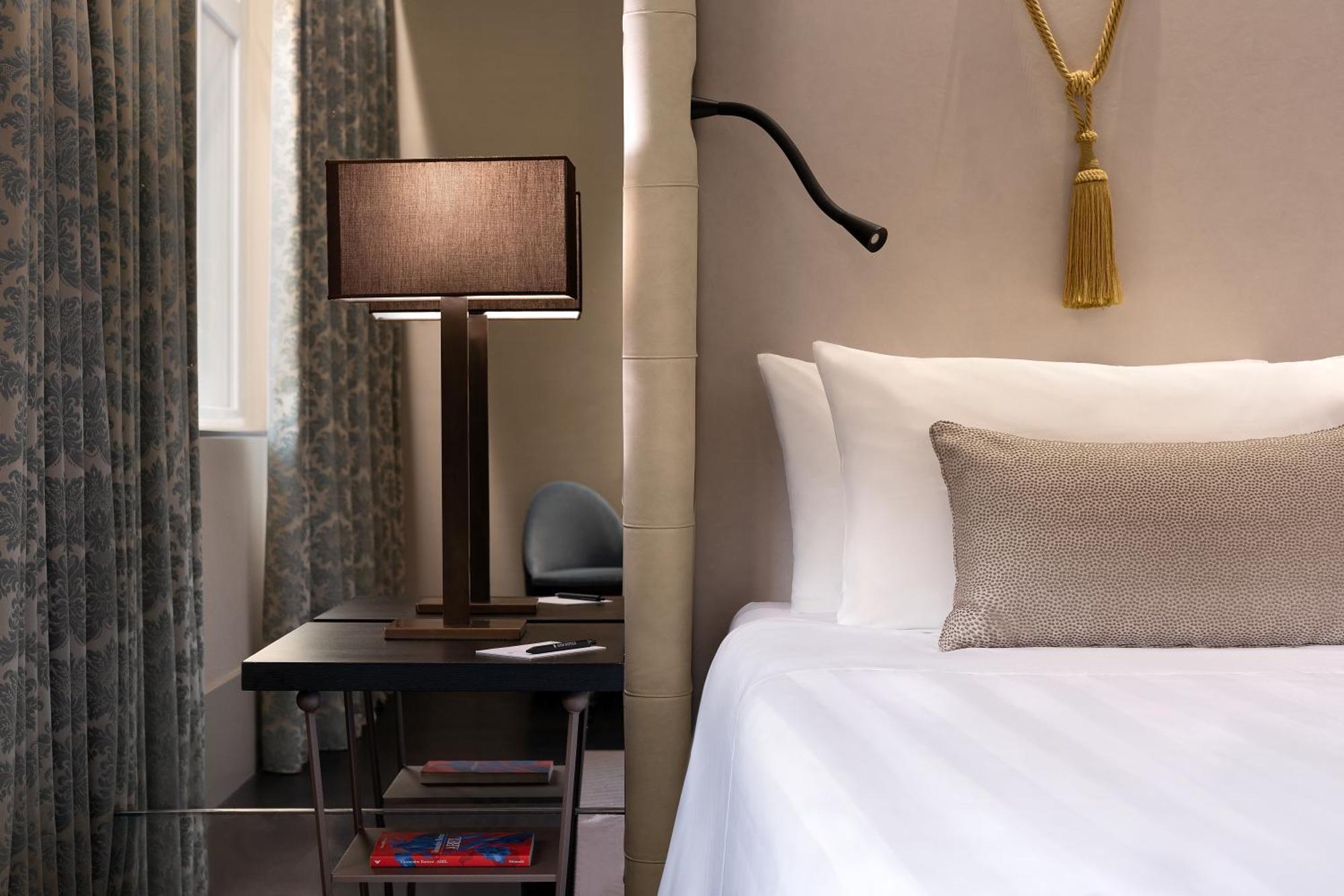 Suíte Júnior com Cama King-size e Vista Urbana