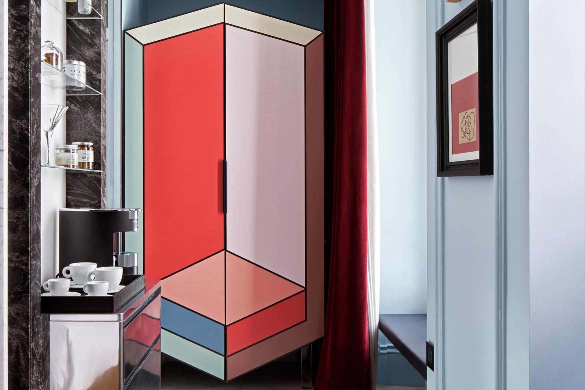 Quarto Superior com Cama King-size e Vista Urbana