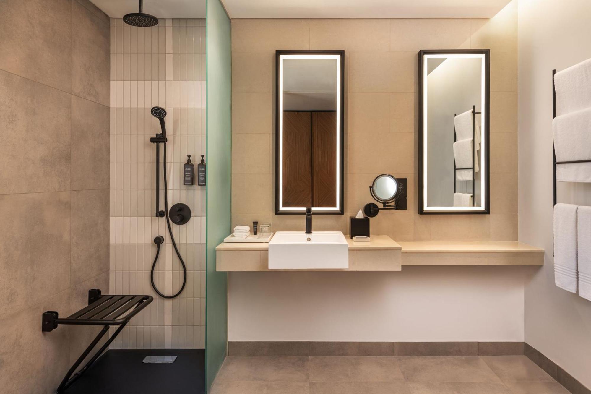 Deluxe King Room, City view,1634425719:JPEG