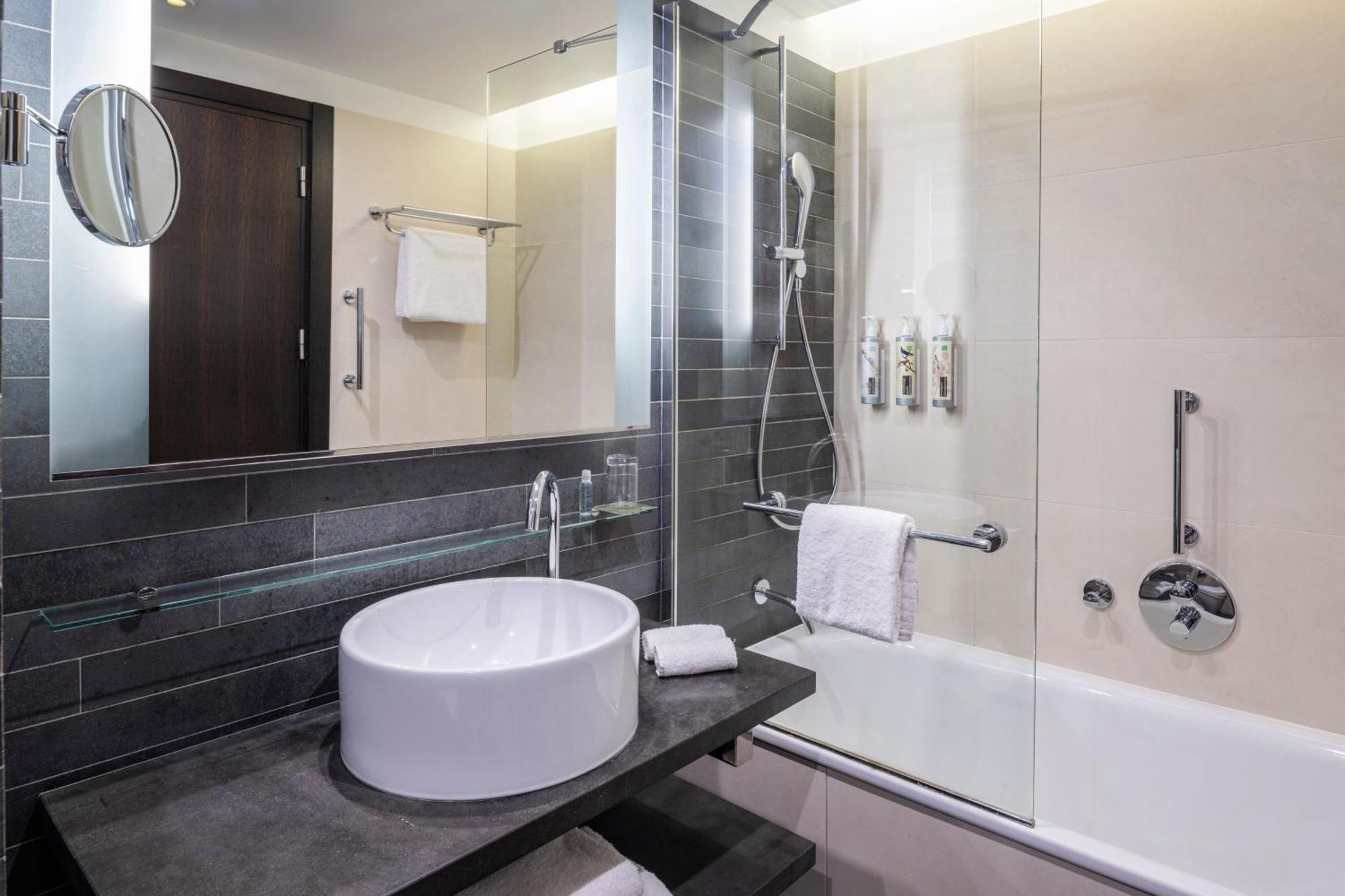 Quarto Prestige com Varanda e Vista do Jardim