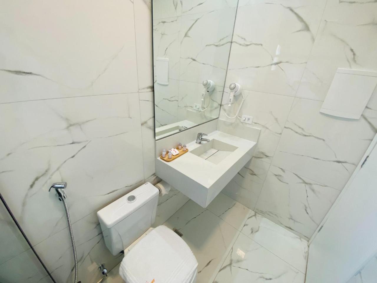 Quarto Duplo com Banheira de Hidromassagem