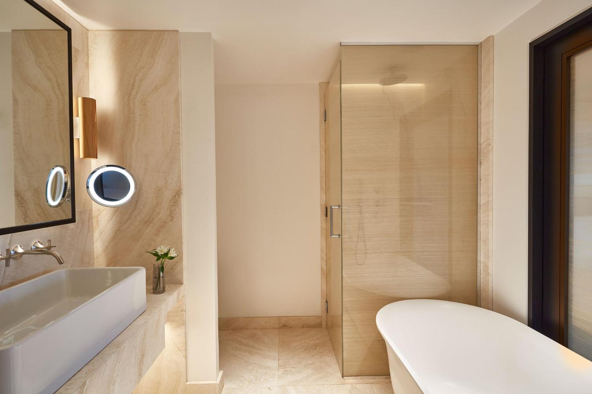 Deluxe Room,1672567175:JPEG