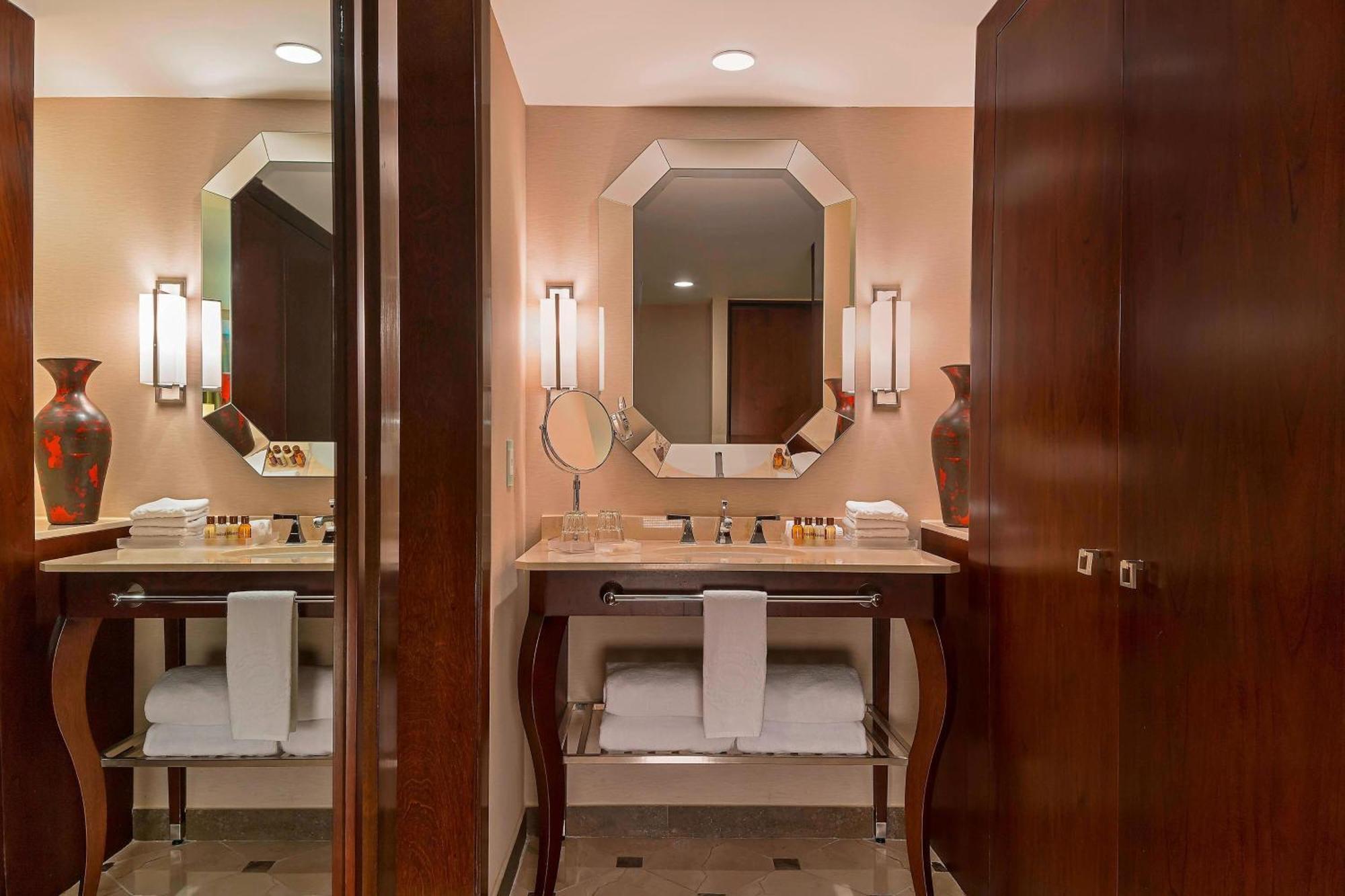 Quarto Executivo Deluxe com 2 Camas de Casal - Torre Danúbio