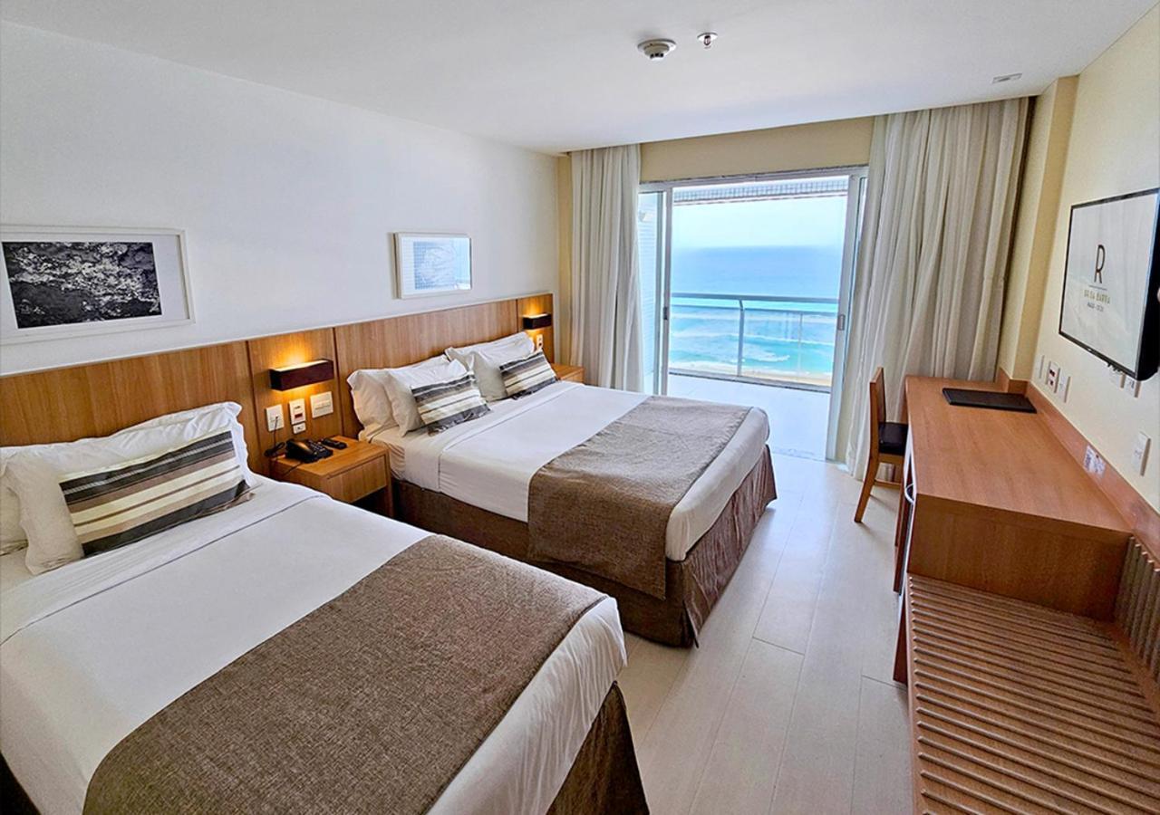 Quarto Triplo Luxo com Vista Frontal do Mar e Varanda