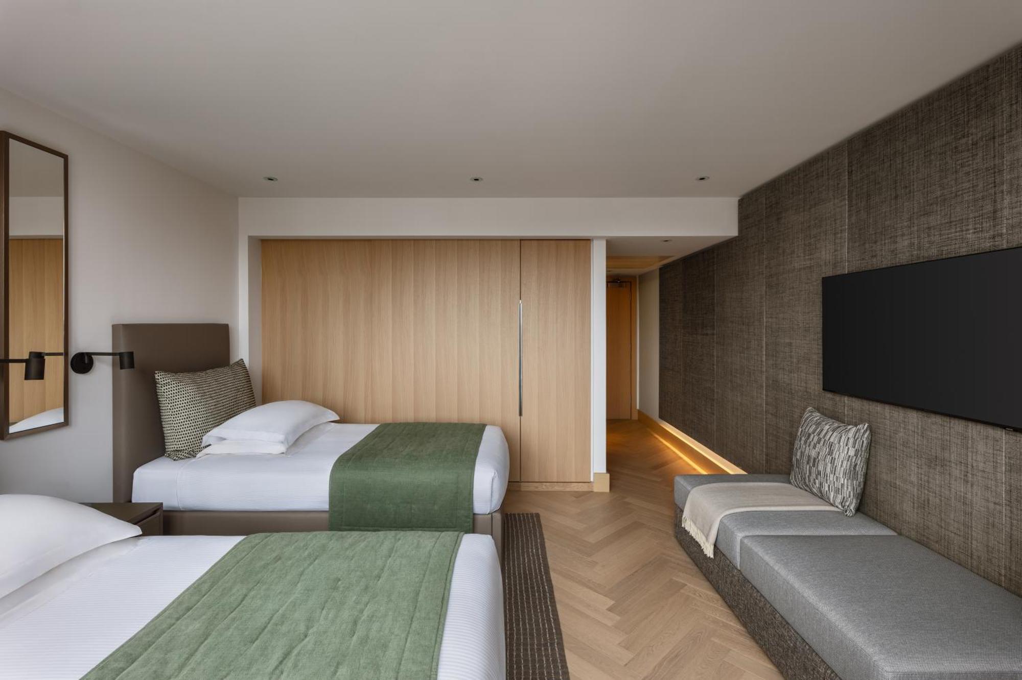 Quarto com 2 Camas de Solteiro e Jardim