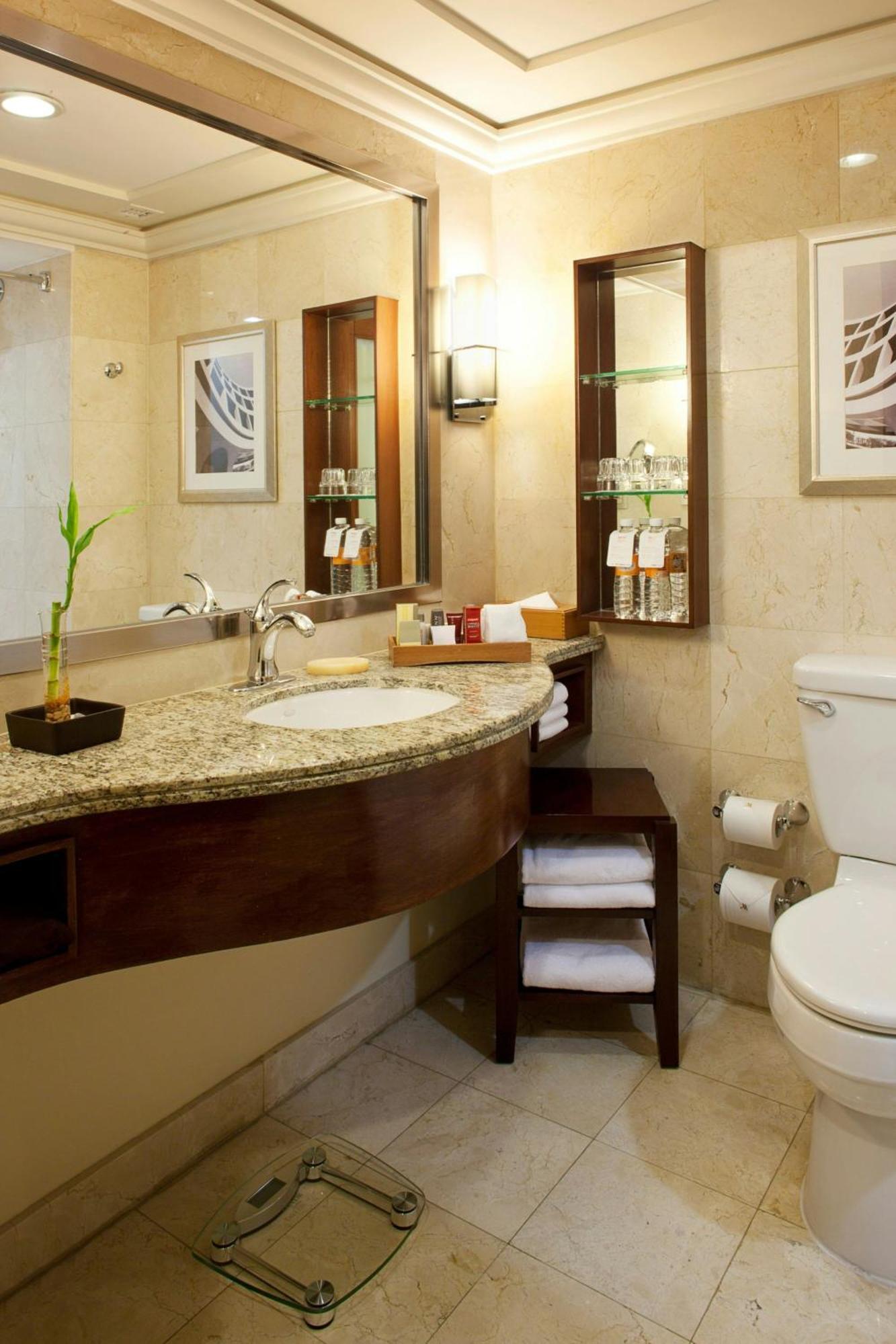 Quarto com 1 Cama King-size e Acesso ao Lounge Executivo