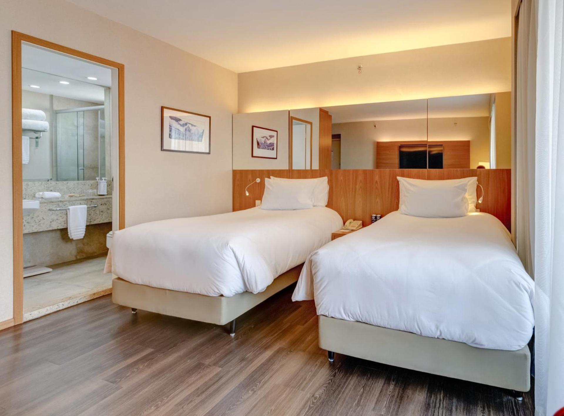 Quarto Luxo com 2 Camas de Solteiro