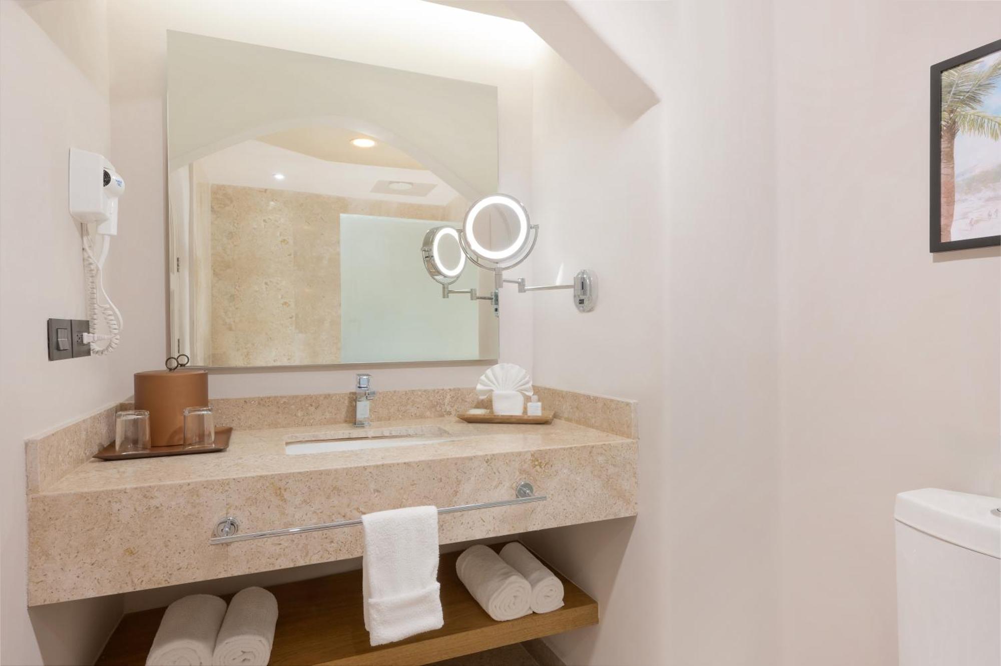 Beachfront Room with plunge pool