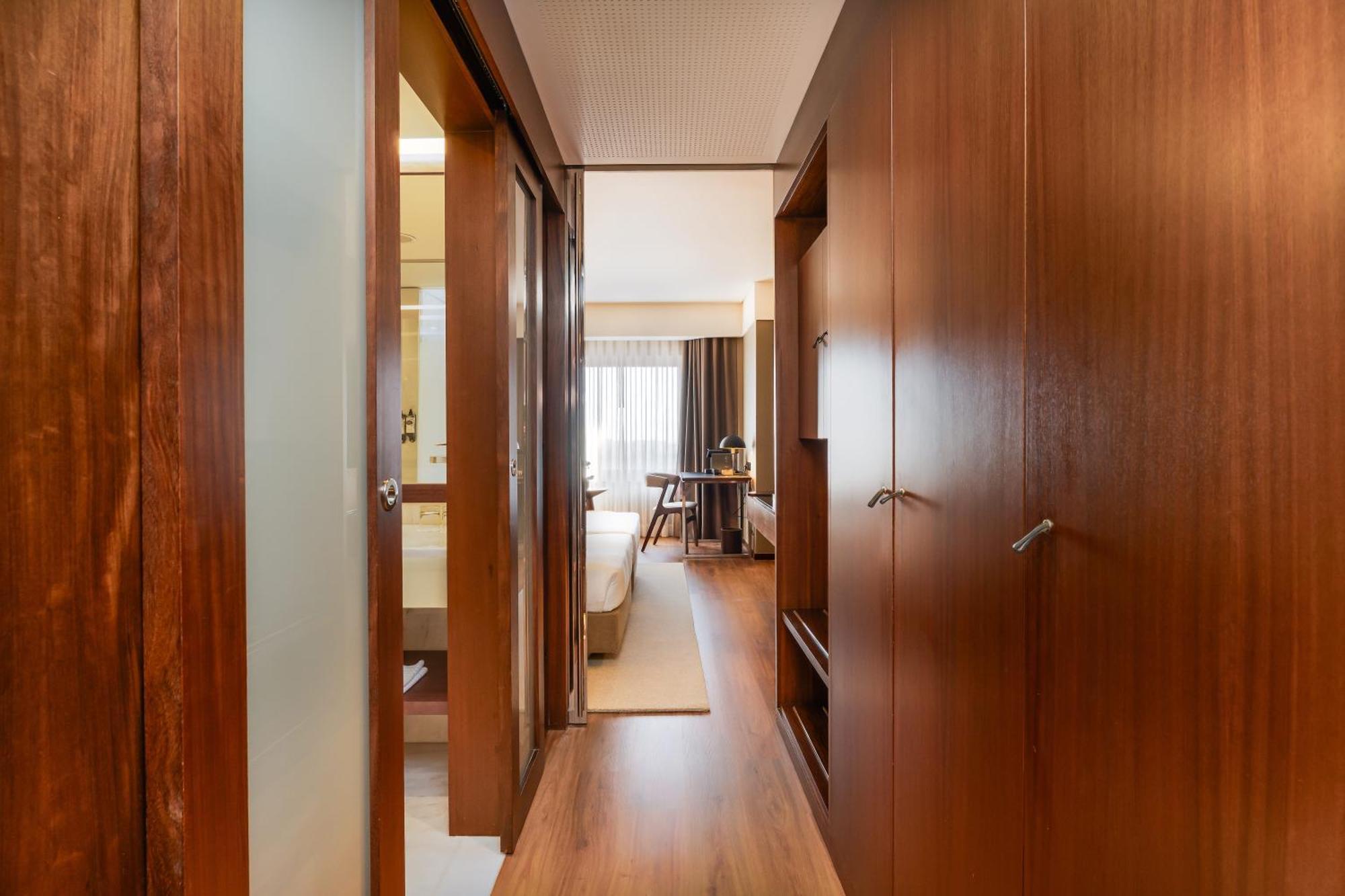 Quarto Executivo com 2 Camas de Solteiro em Andar Alto