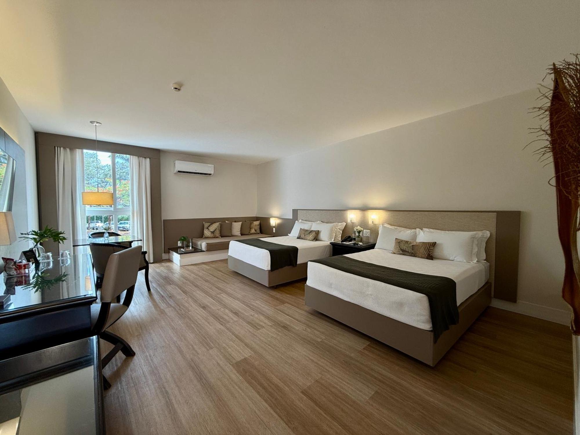 Deluxe family room with garden view