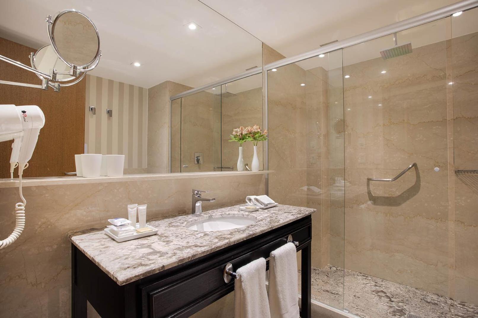 Executive Suite,1710631987:JPEG