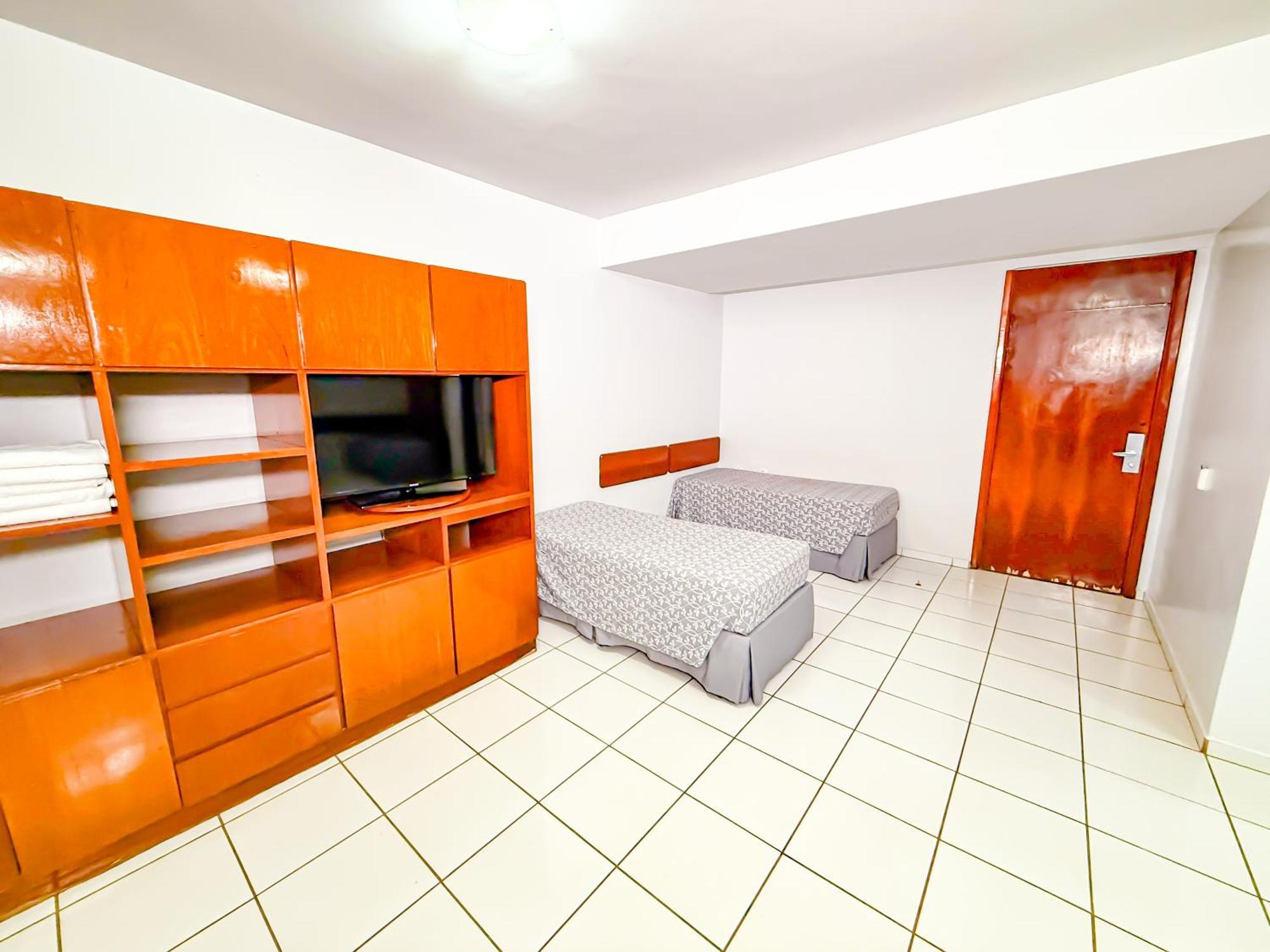 Quarto com 2 Camas de Solteiro