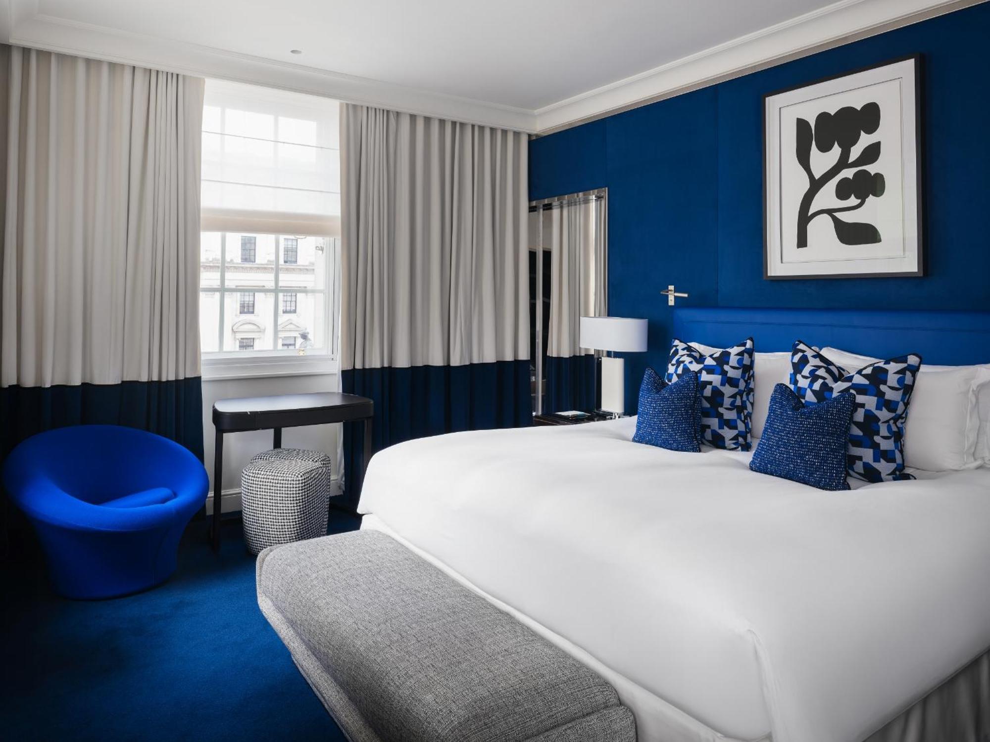 Prestige King Suite with Separate Living Room and Waterloo Place or Pall Mall View,1710589958:JPEG