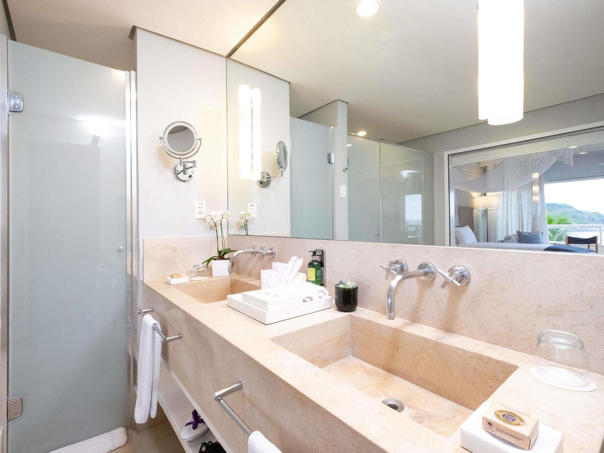 Luxury King Suite with Balcony and Sea View,1730010821:JPEG