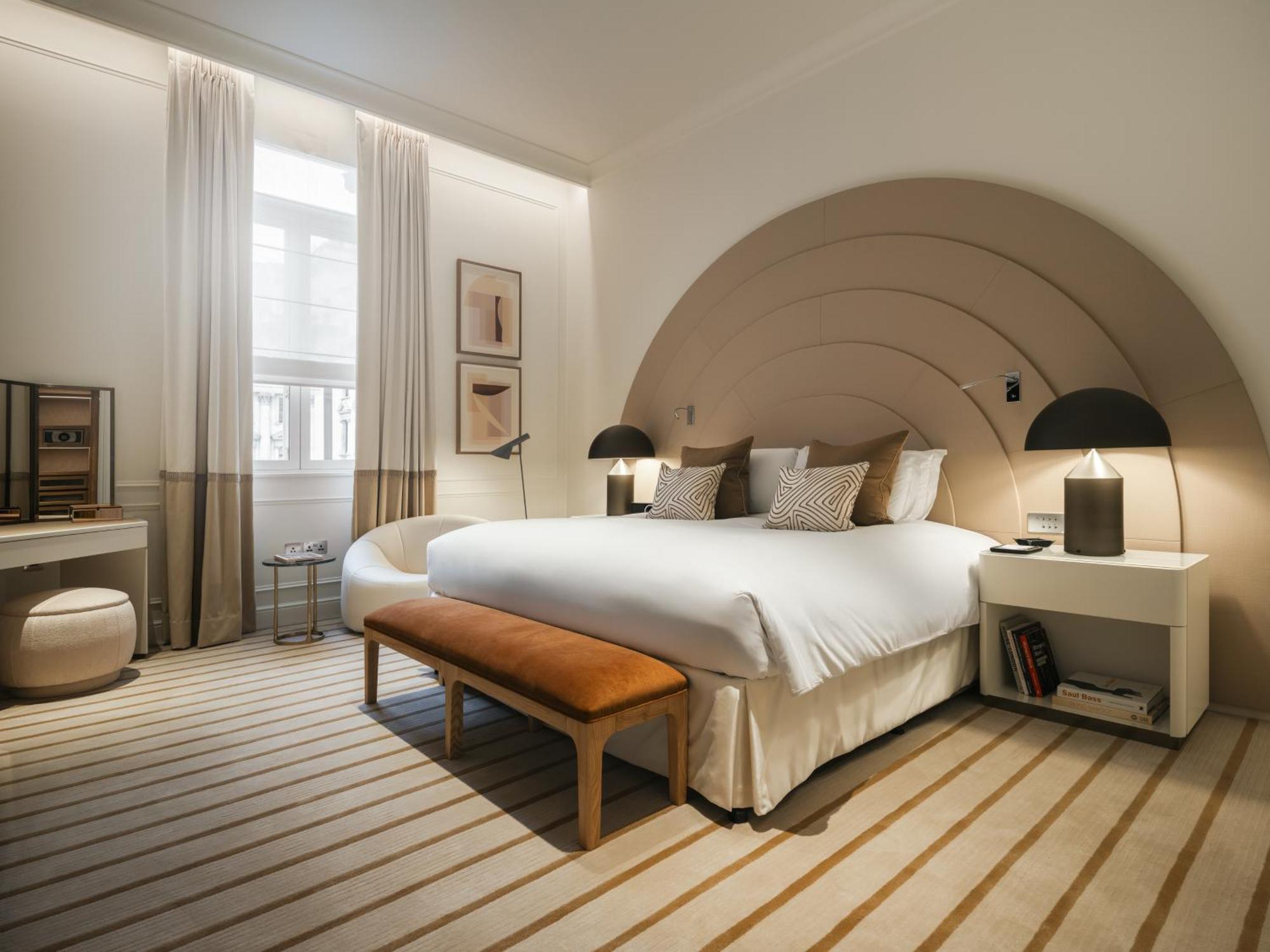 Suíte Opera com Cama King-size, Áreas de Estar e Jantar Separadas e Vista da Waterloo Place