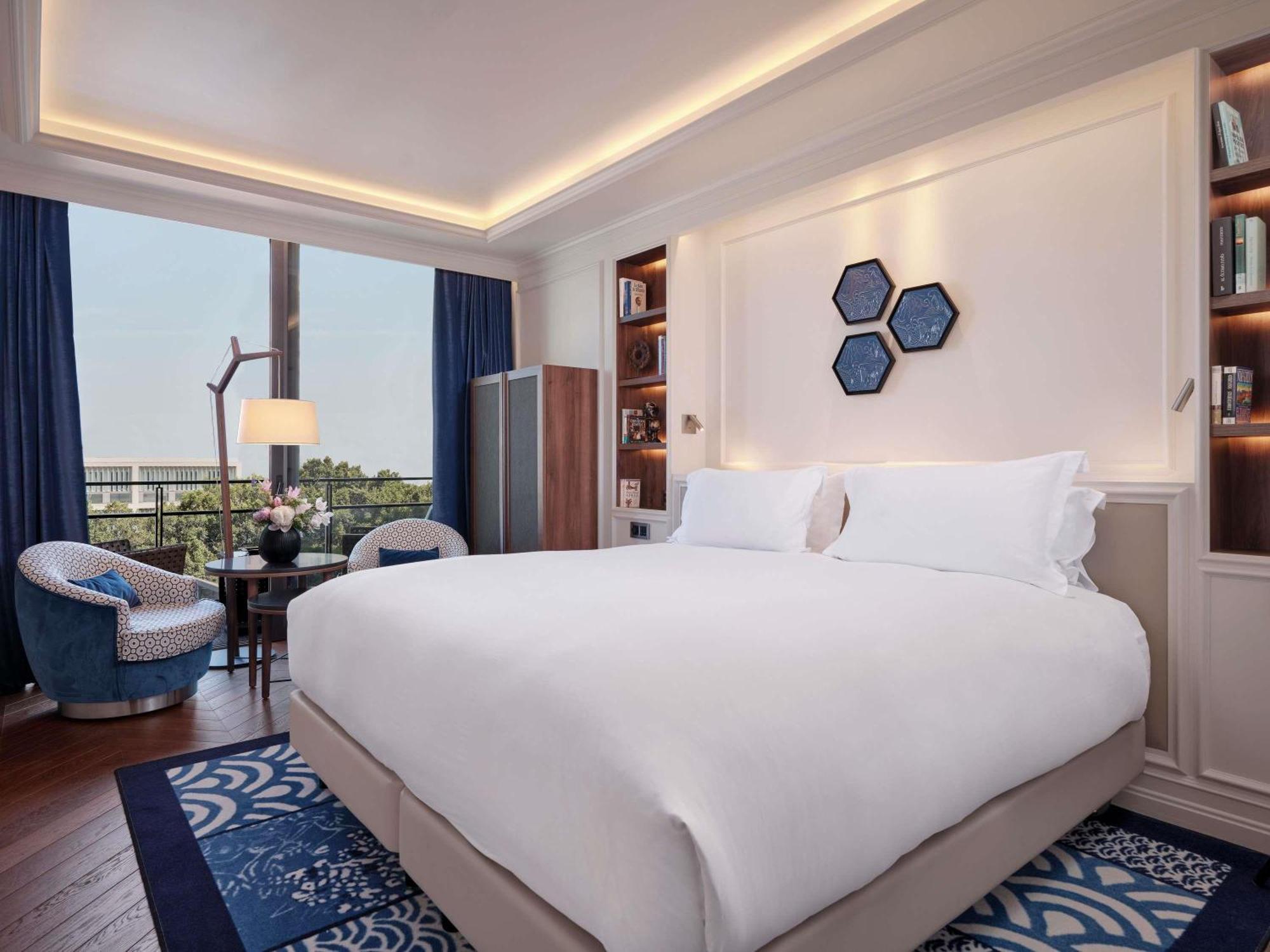 Quarto Luxury com 2 Camas de Solteiro, Varanda e Vista do Jardim
