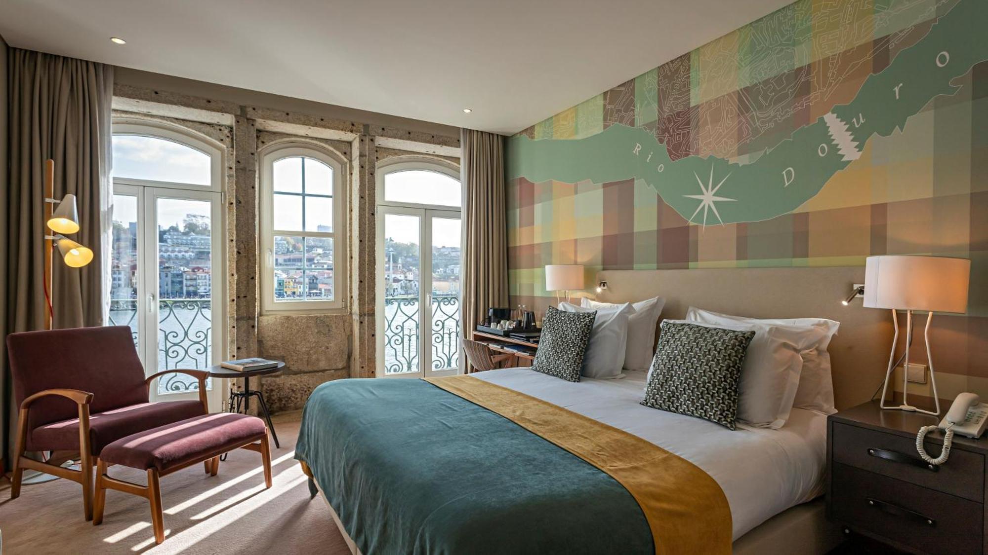 Quarto Triplo Vintage com Vista Rio e Varanda