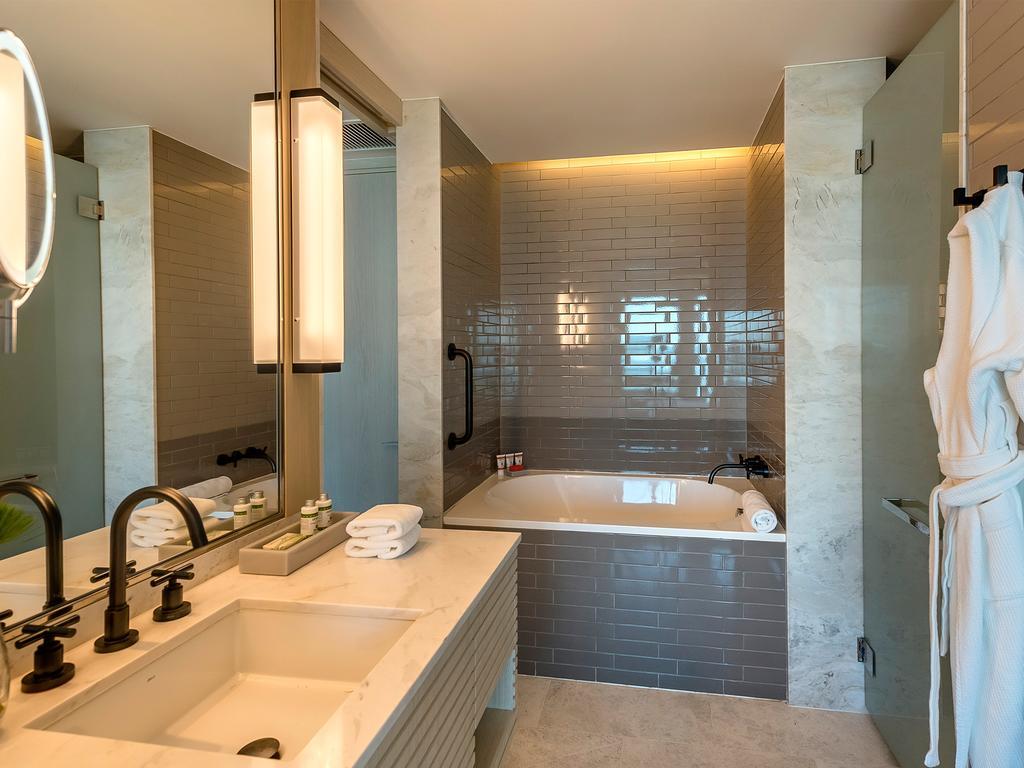 Quarto com 2 Camas de Solteiro e Vista do Mar - Acesso à Área VIP