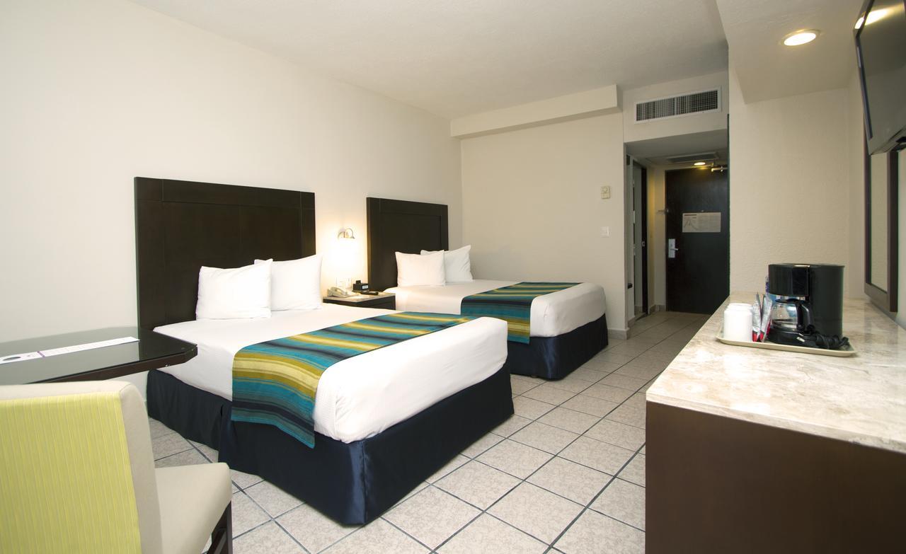 Quarto Duplo com 2 Camas de Casal