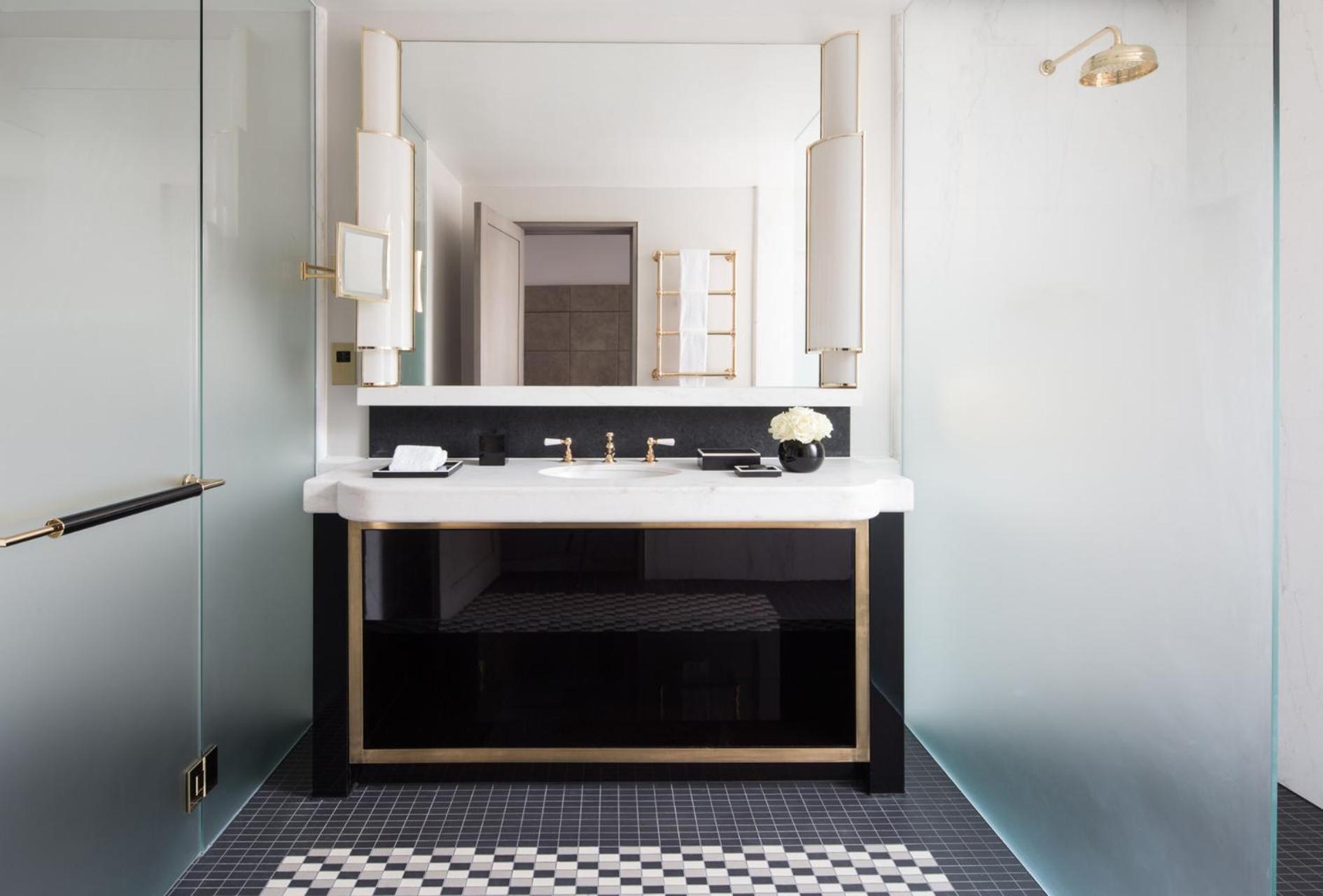 Quarto Superior com Cama King-size.