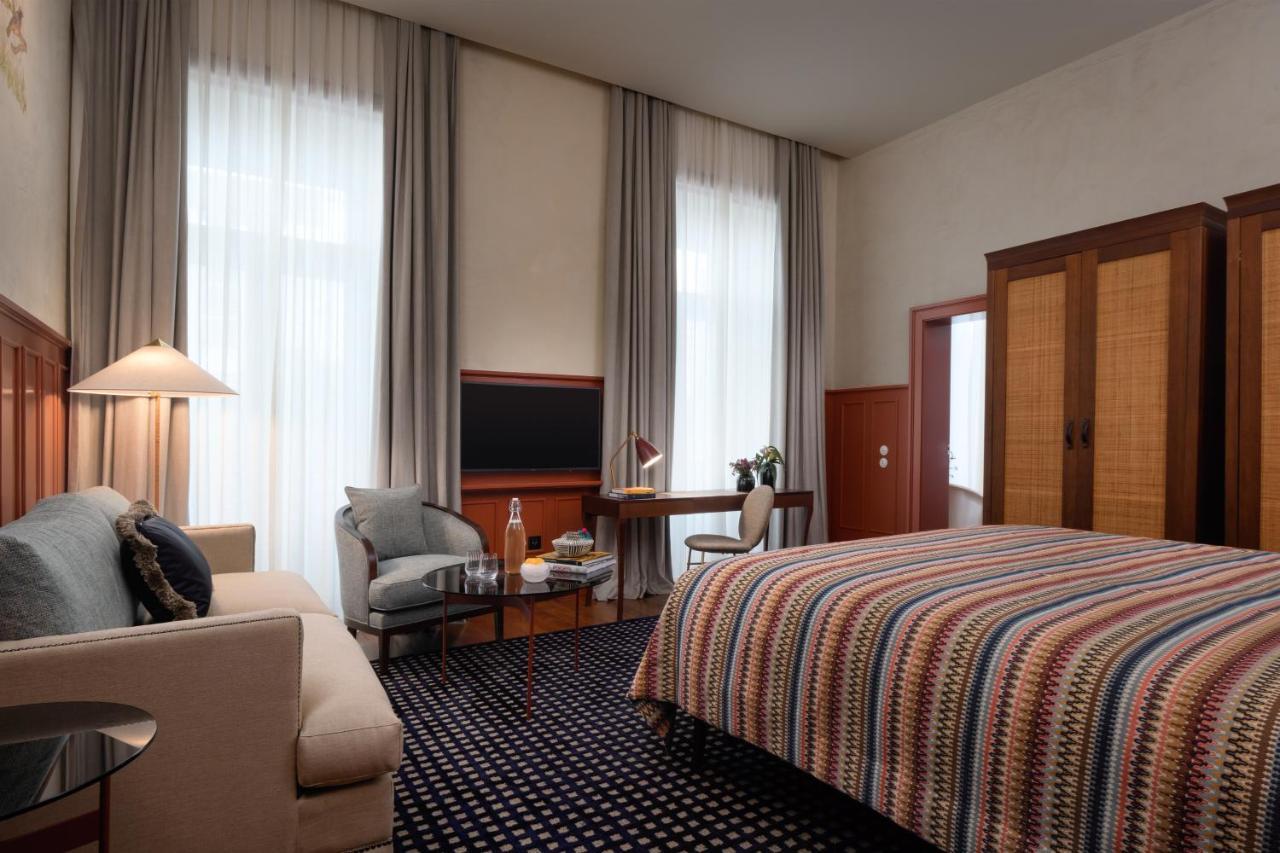 Quarto Duplo Prestige com Vista Parcial da Praça