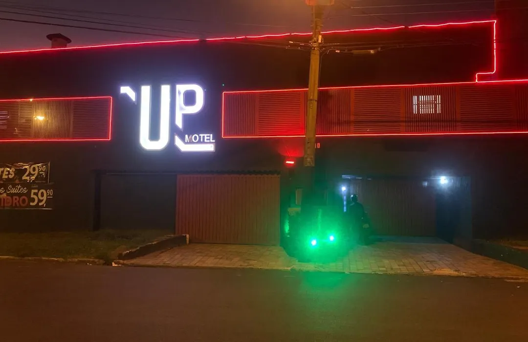Up Motel-1