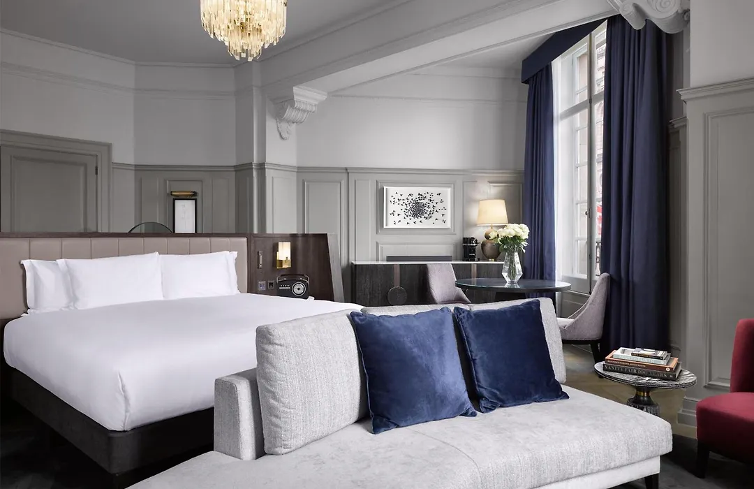 The Trafalgar St James London Curio Collection By Hilton-1