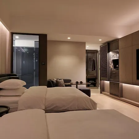 Equinox Hotel New York-2