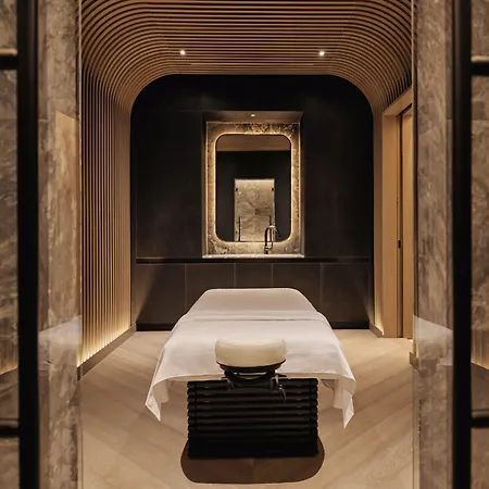 Equinox Hotel New York-3