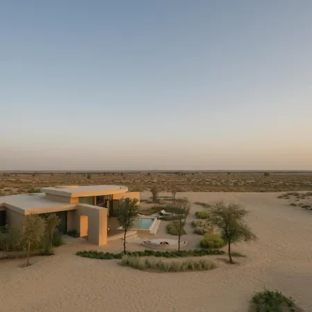 Rare Finds Desert Resort-3